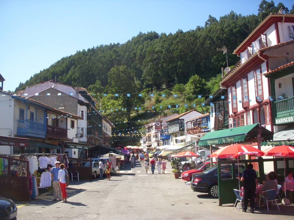 pueblo de Tazones
